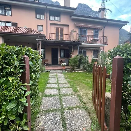 Daire Lallas With Garden And View