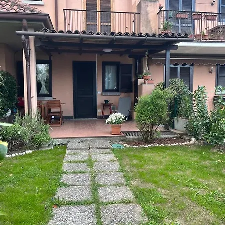Lallas With Garden And View Daire Varenna