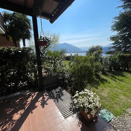 Lallas With Garden And View Daire
