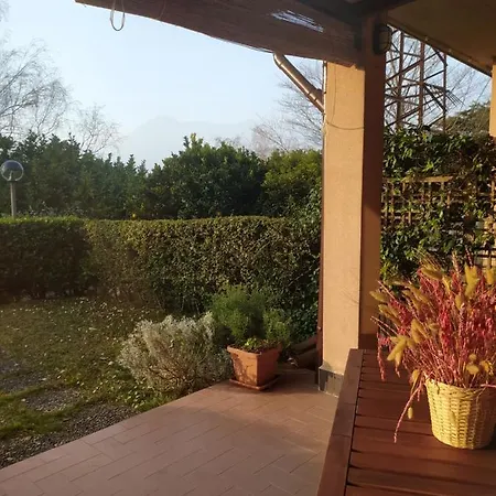 Lejlighed Lallas With Garden And View